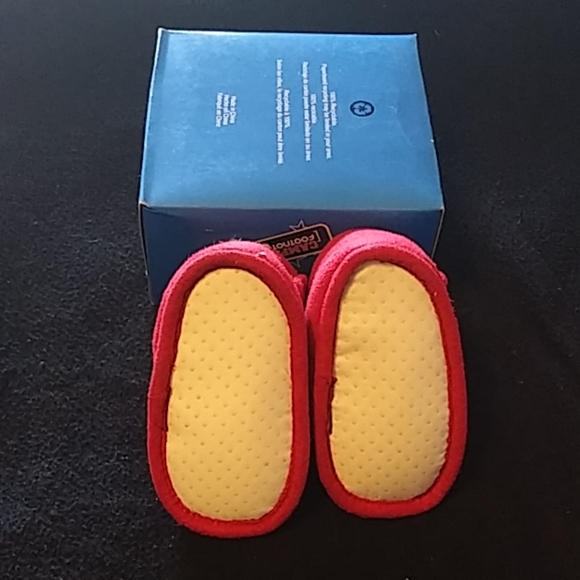 CAMPUS FOOTNOTES 👢 - Picture 4 of 5